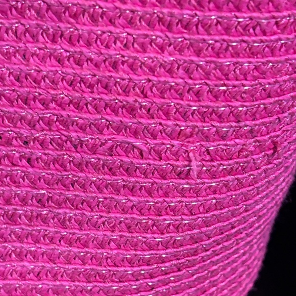 Elegant Pink Crochet Shoulder Bag with Chain Strap - Picture 8 of 8